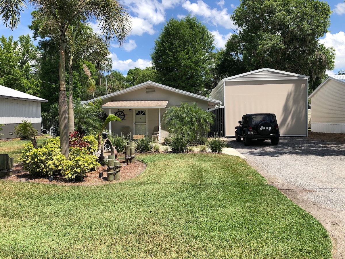 St Johns River Hickory Hideaway