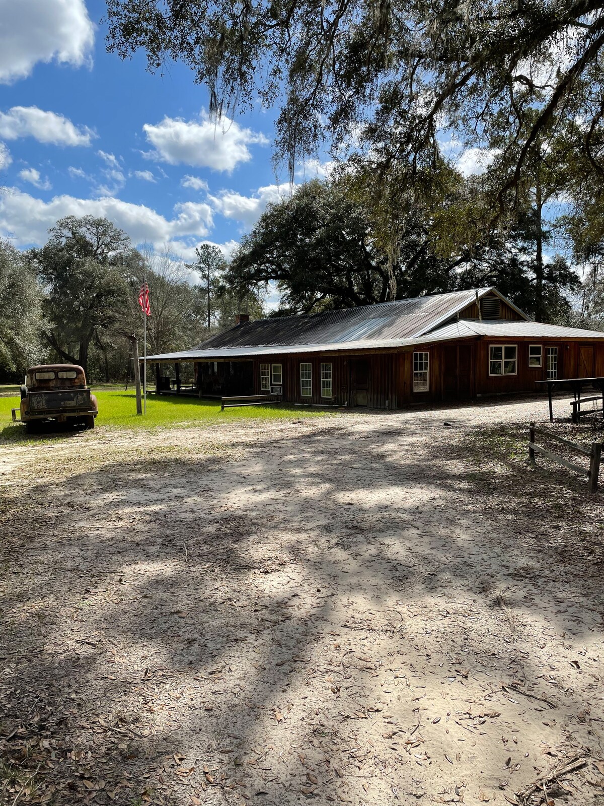 Two Beard Farm
(Lodge)