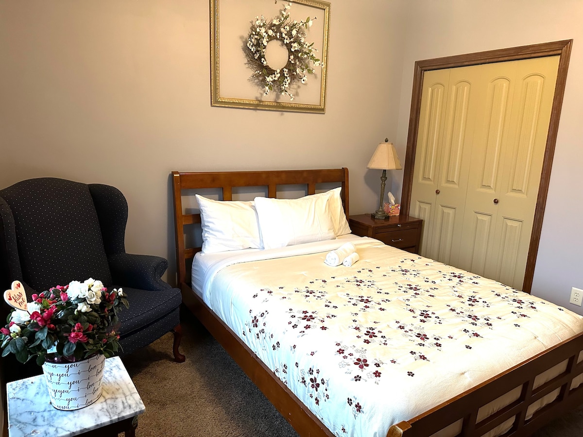 Queen Guest Bed with Private Bath