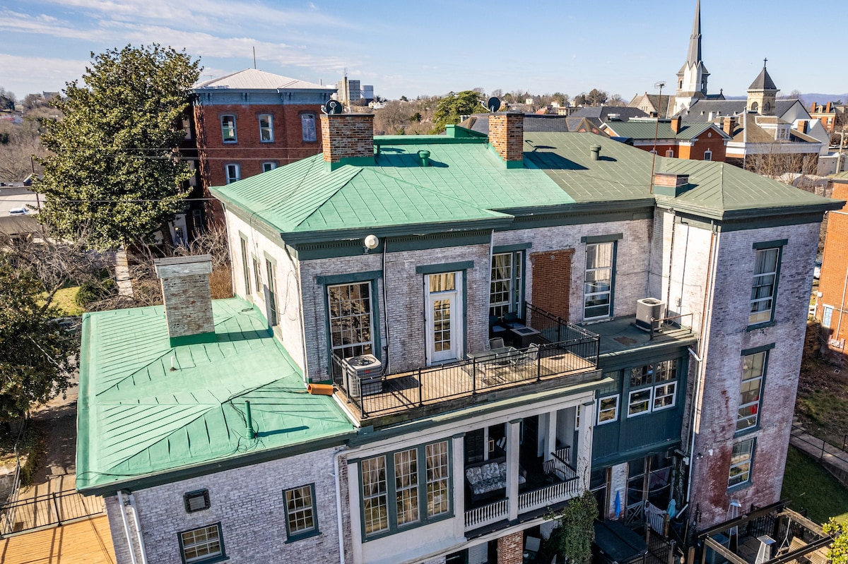 Historic Mansion Loft | Private Balcony | FirePit