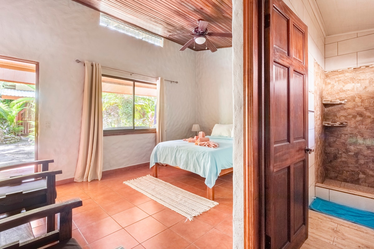 3 bed room close to the beach