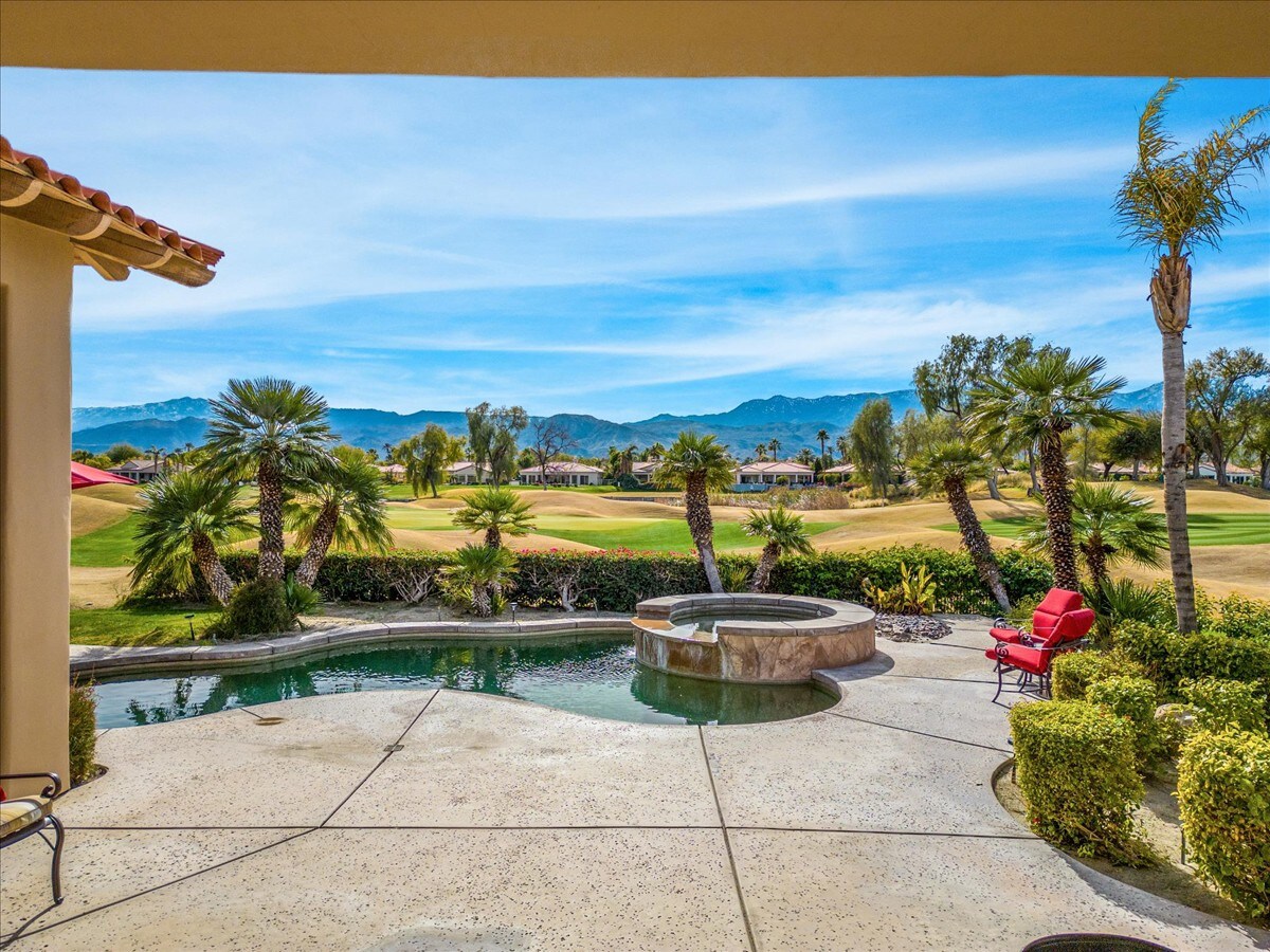 GolfCourseViews at Mission Hills