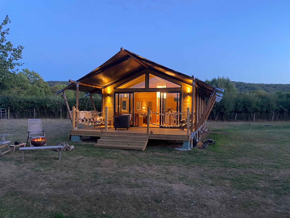 “Dabinett” a cosy timber safari lodge