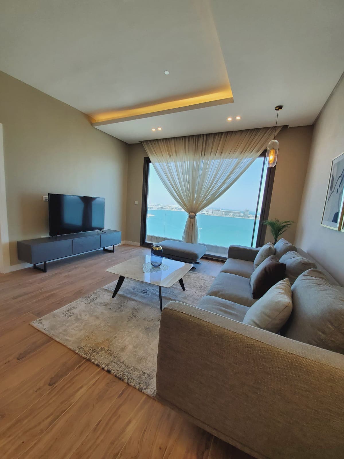A Luxurious Sea View 1 Bedroom Apartment