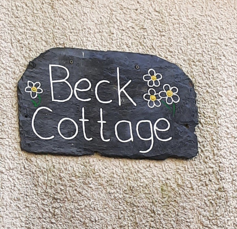 Beck Cottage, Cute & Cosy Cottage with Log Burner