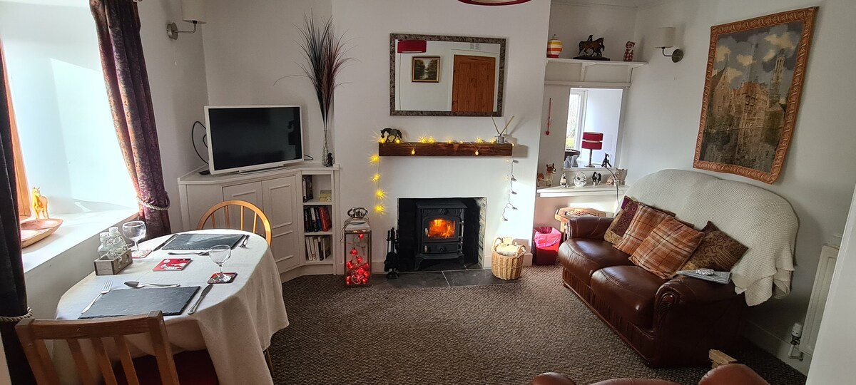 Beck Cottage, Cute & Cosy Cottage with Log Burner