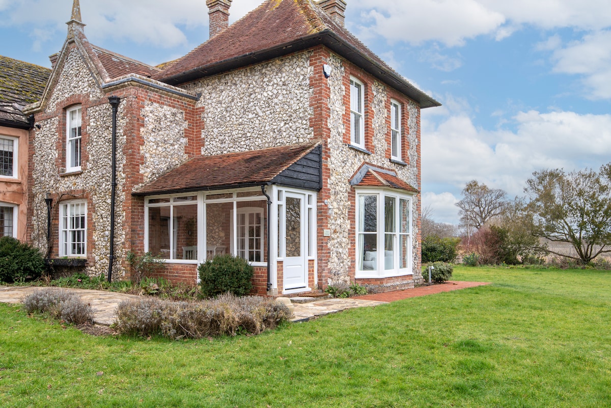 Garden Cottage nestled beneath The South Downs