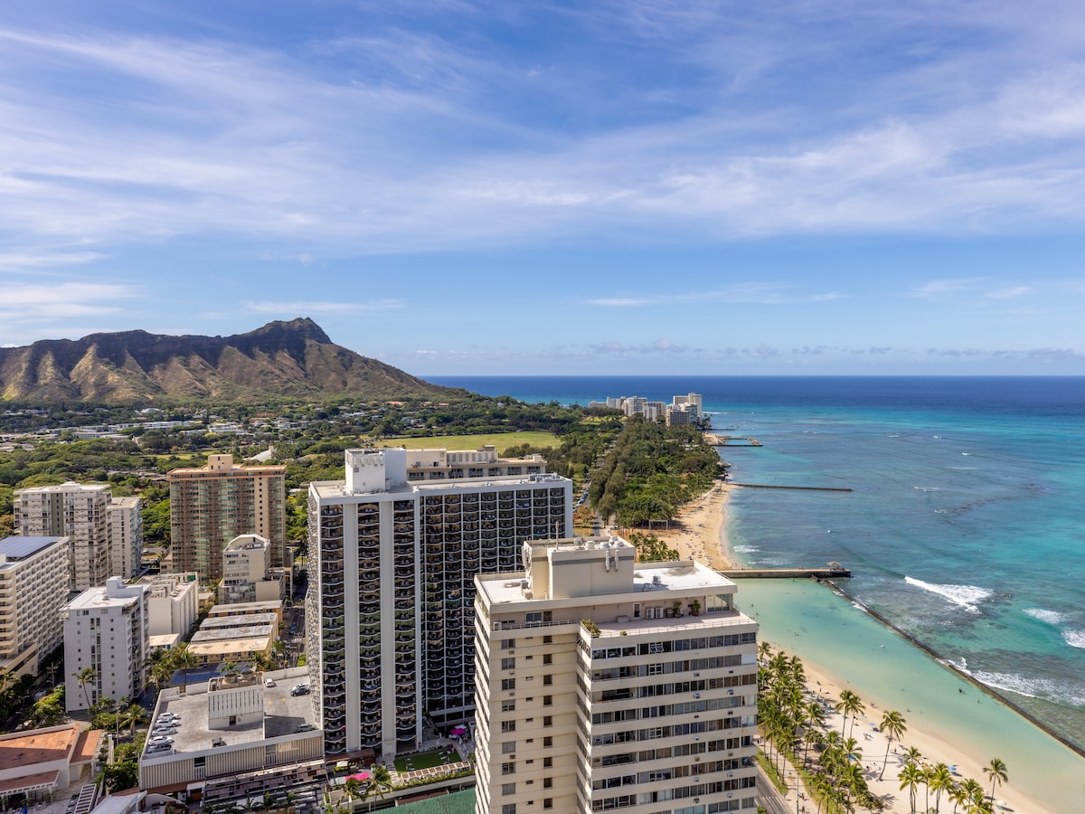 3BR Renovated Waikiki Oceanfront Large Penthouse