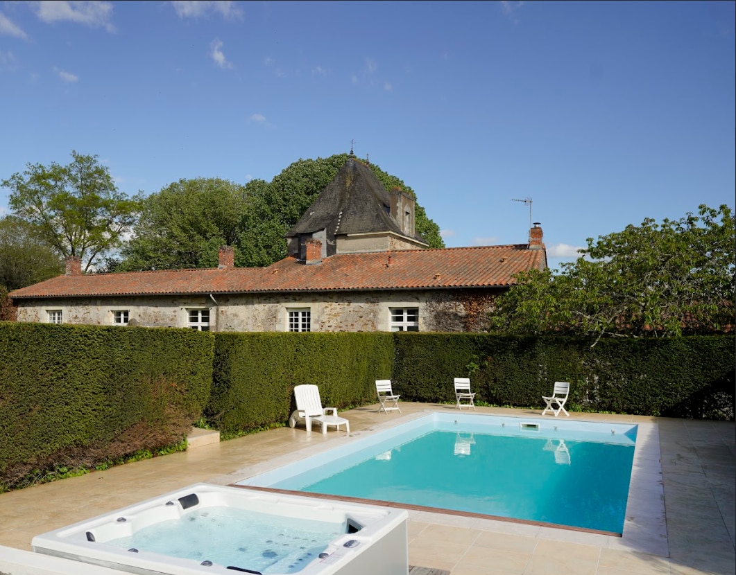 17th Century French Manor House (with Pool & Spa)