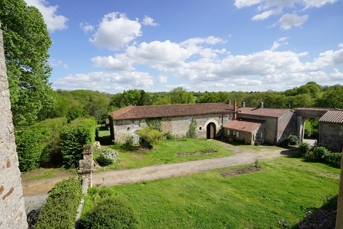 17th Century French Manor House (with Pool & Spa)