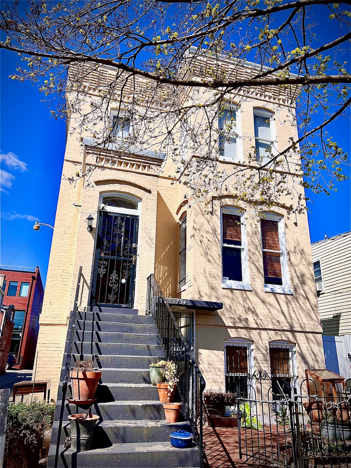 Two Floors row house in Shaw