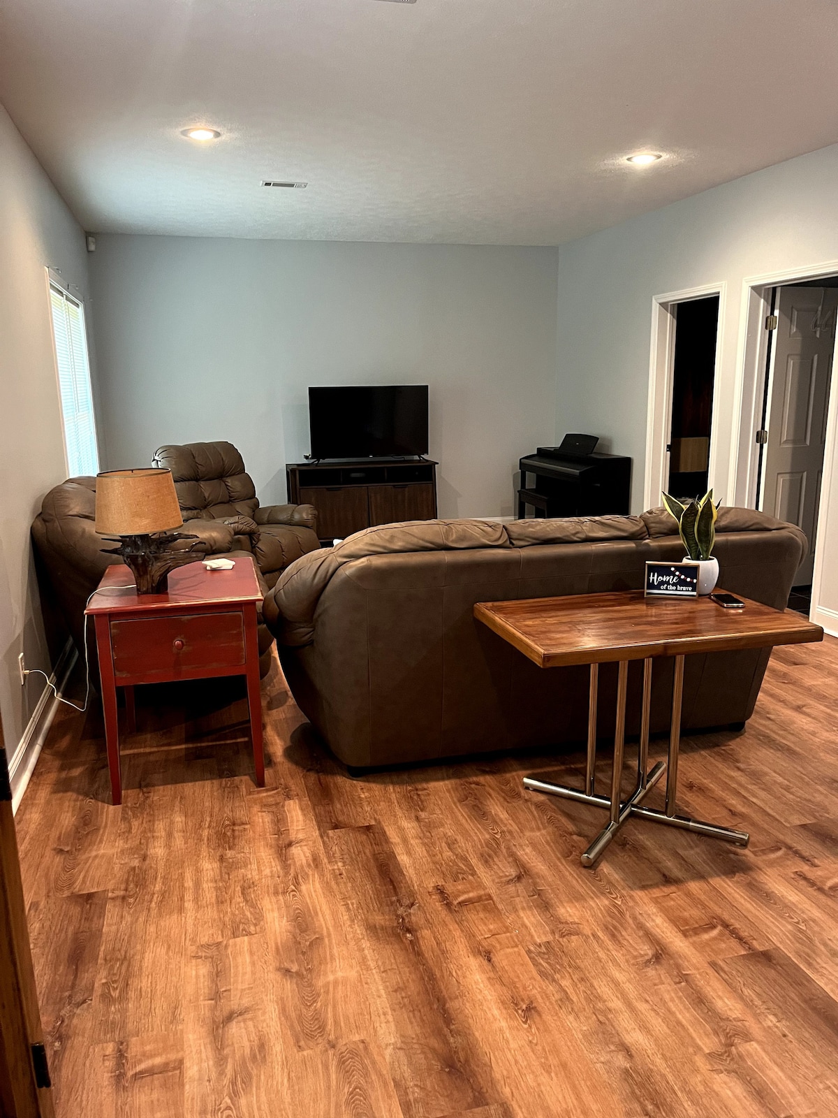 Newly renovated 2 bed 1 bath with kitchenette