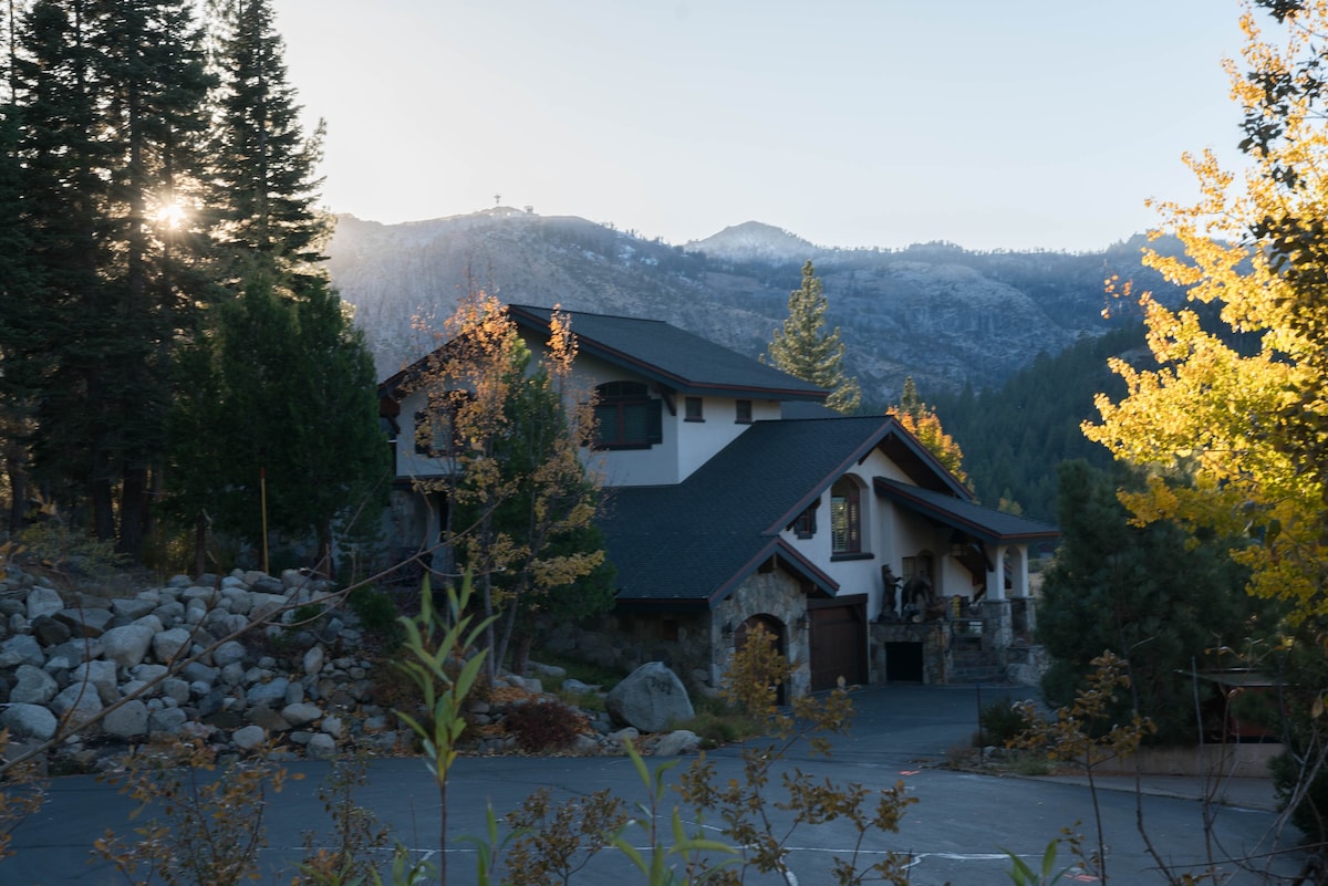 The Bear Chalet - Five Star Olympic Valley Home