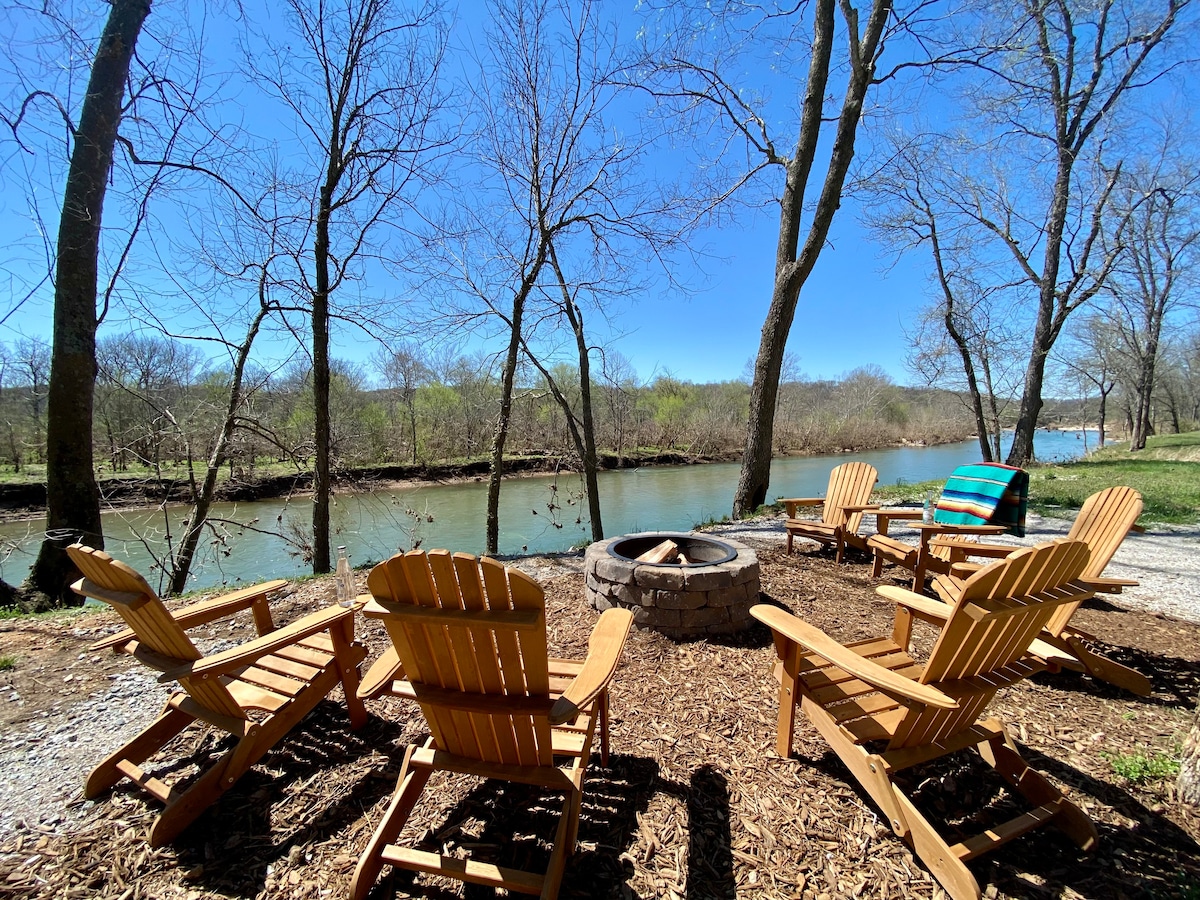 The Betty at High Bank - Elk River Front Cabin