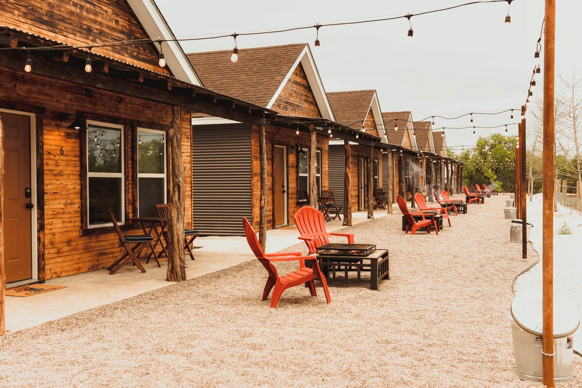 Lakeview Lodge Cozy Cabin #7 with Patio & BBQ