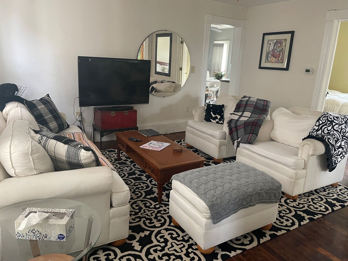 3 Bed Downtown Walk to Everthing