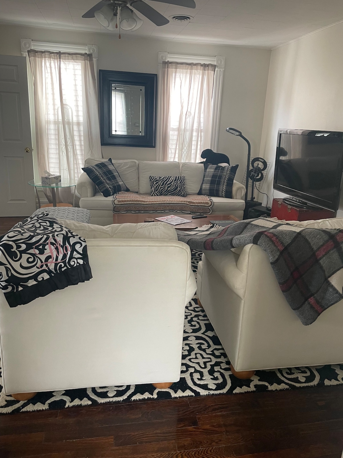 3 Bed Downtown Walk to Everthing