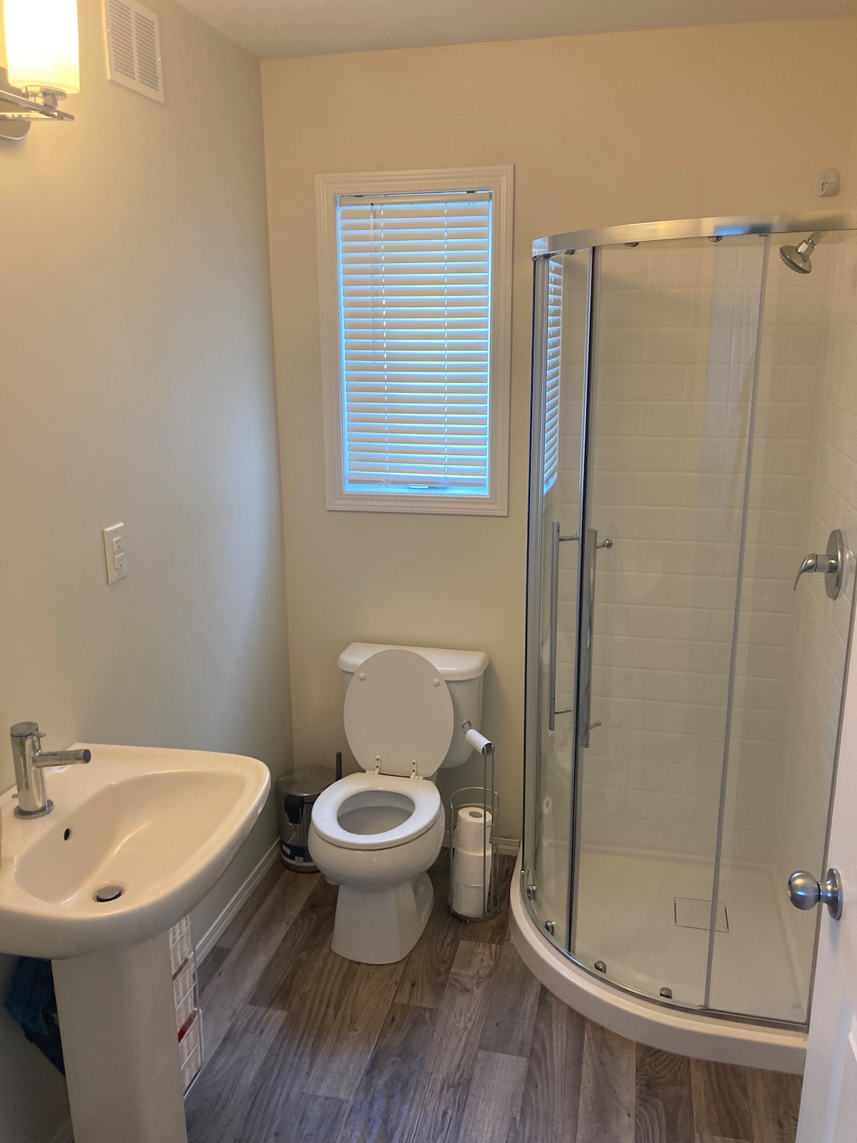 Affordable Medium Room/Full Bath