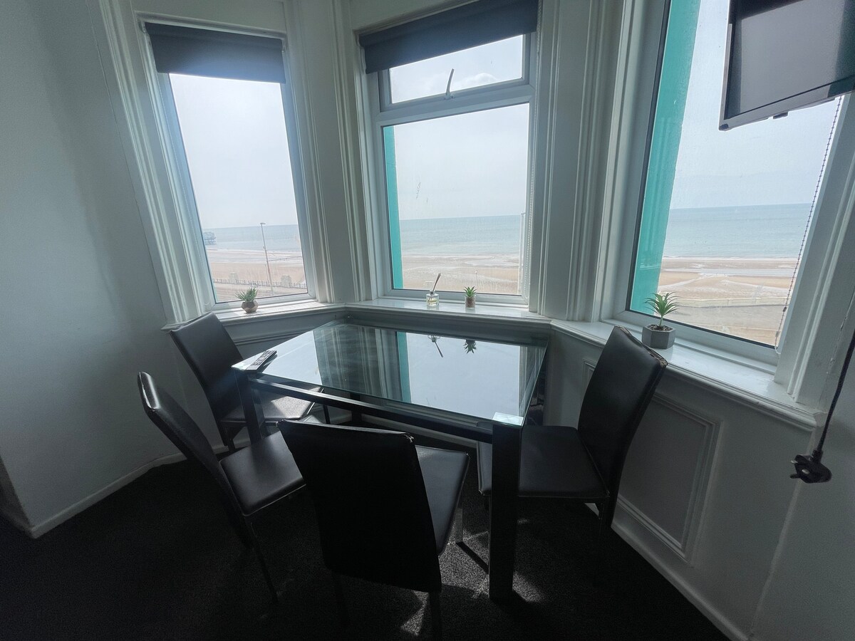One Bedroom Flat with stunning seaview.