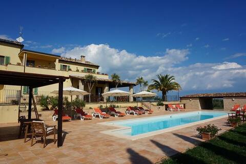 Villa/Apt Con Piscina