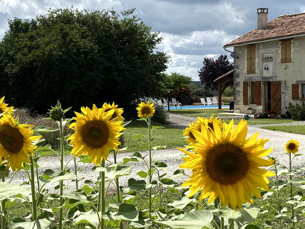 Charming stone farmhouse with private pool