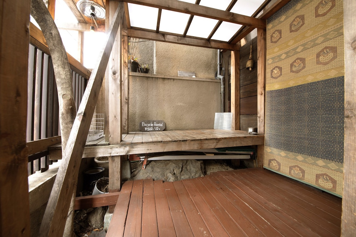 日式小房间，二楼最多可入住两人