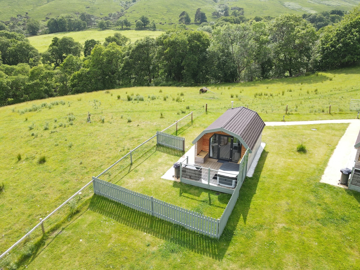 Bonnie Barns - Inchtavannach Barn with Hot tub