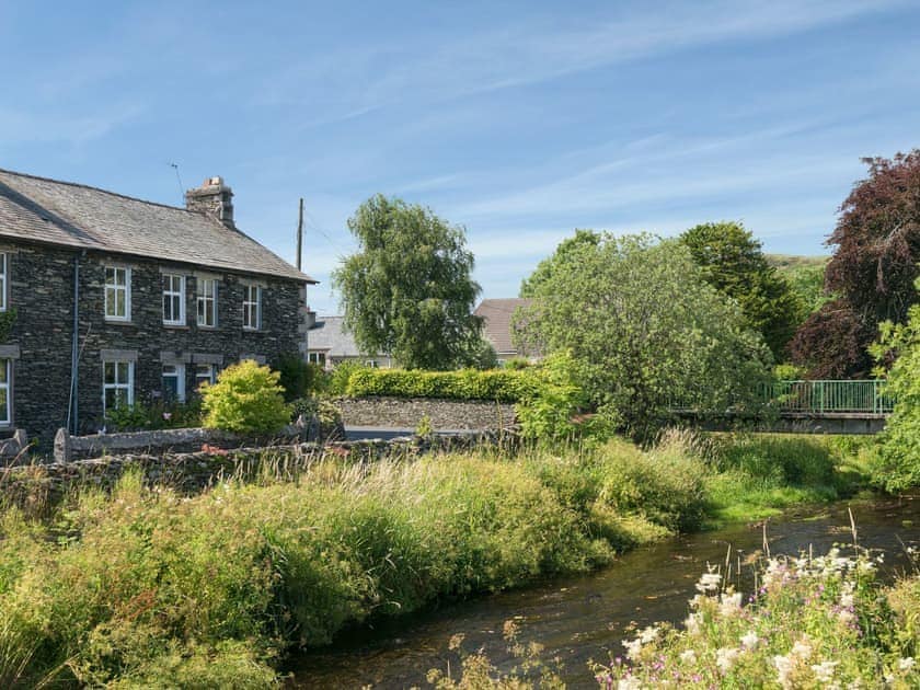 Riverside Cottage with secure bike storage