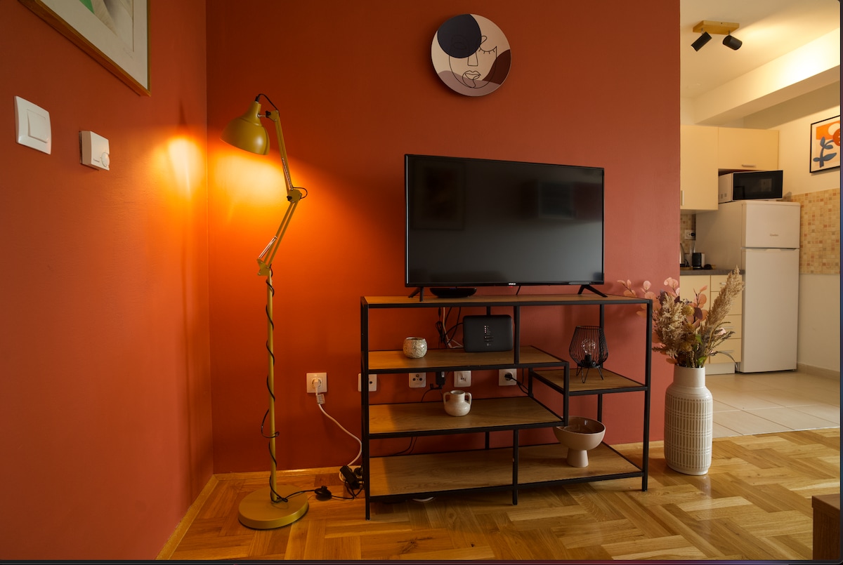 Terracotta studio apartment