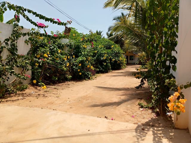 Oshiyie-Kokrobite, Accra的民宿