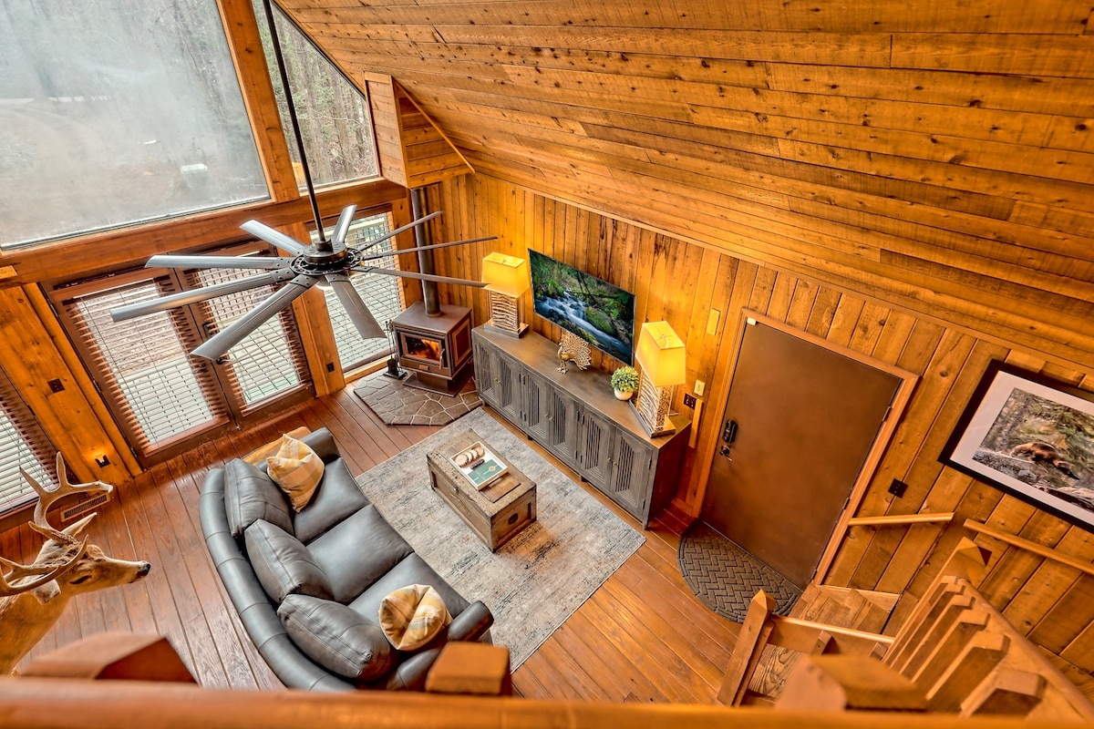 7+Day Waterfront A-Frame Cabin Stay