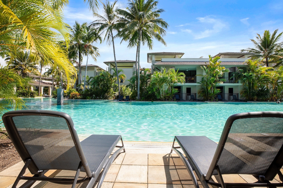 Tropical Bliss: Swim-out Resort Living