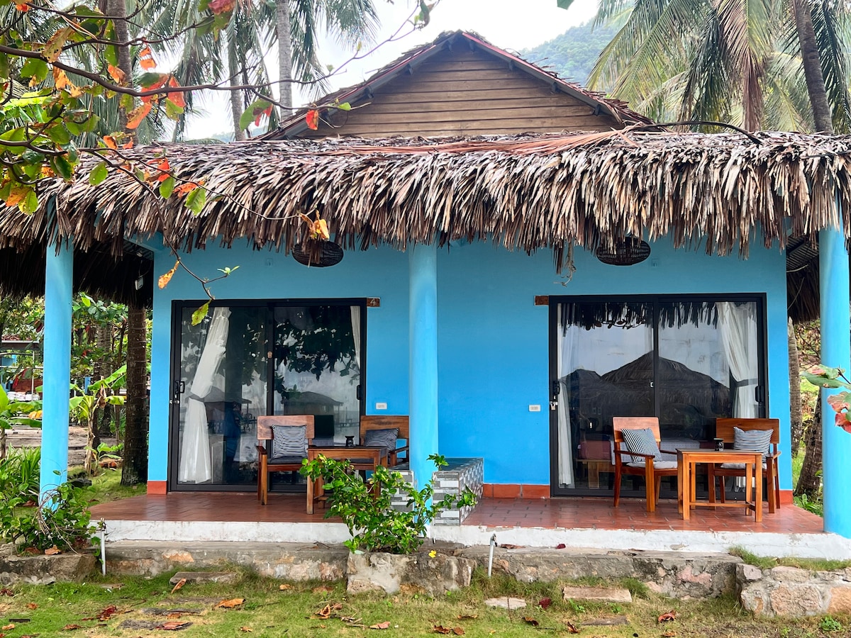 Beach Cottage-sunrises and ocean vibes