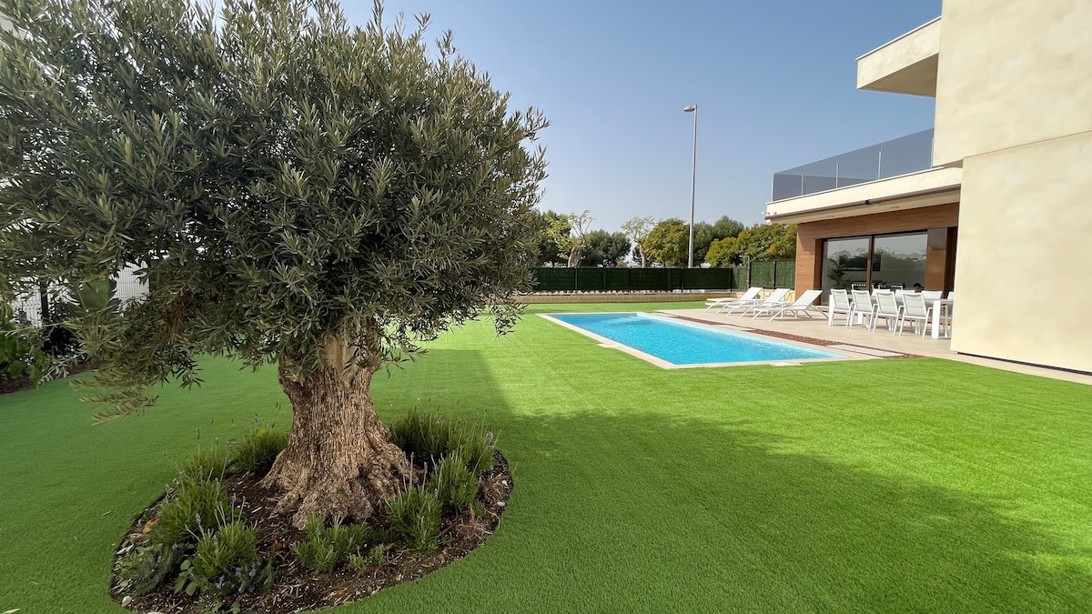 Villa Roda Golf with private heated pool!