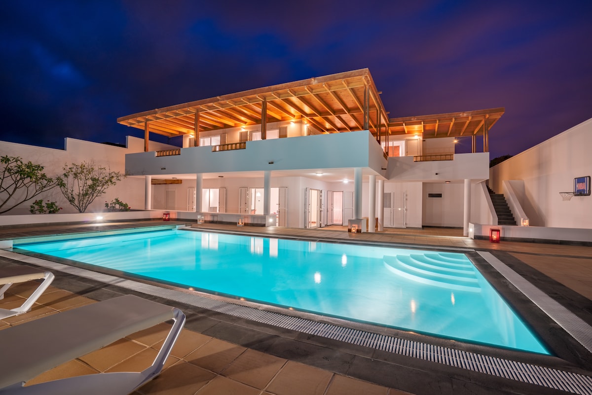 Luxury Villa in Puerto Calero with private pool