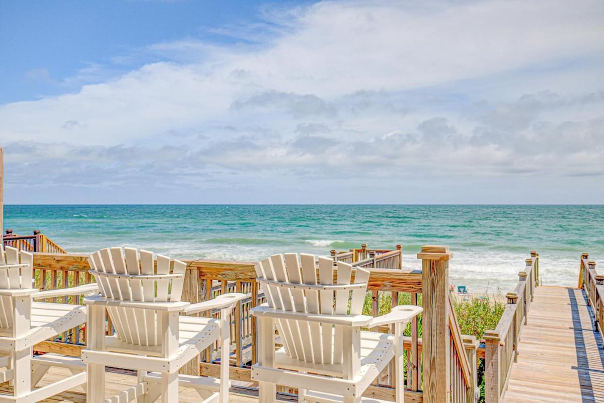Sittin' In The Sand A | 4BR Oceanfront | Spacious