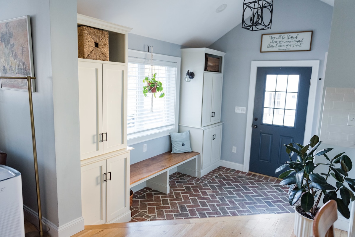 Sunny main house in coastal Maine