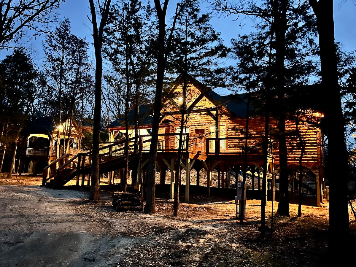 Wooded Bliss-Brand New Luxury Treehouse