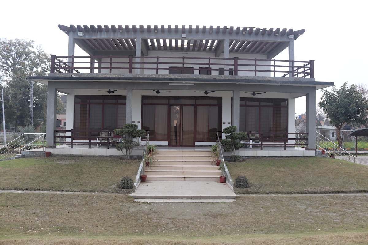 CB Nowshera Guest House/Huts