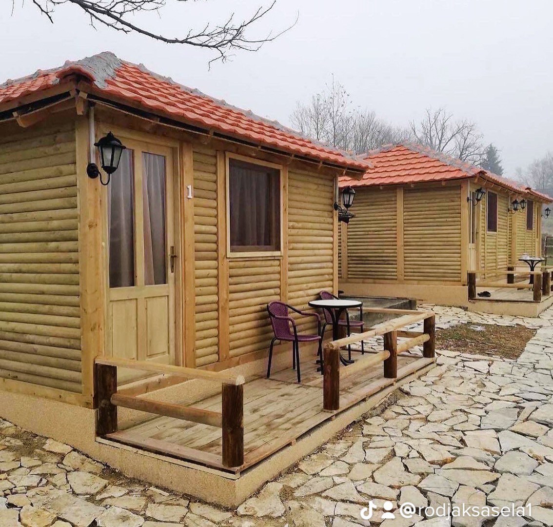 Log Cabin Rodjak sa sela