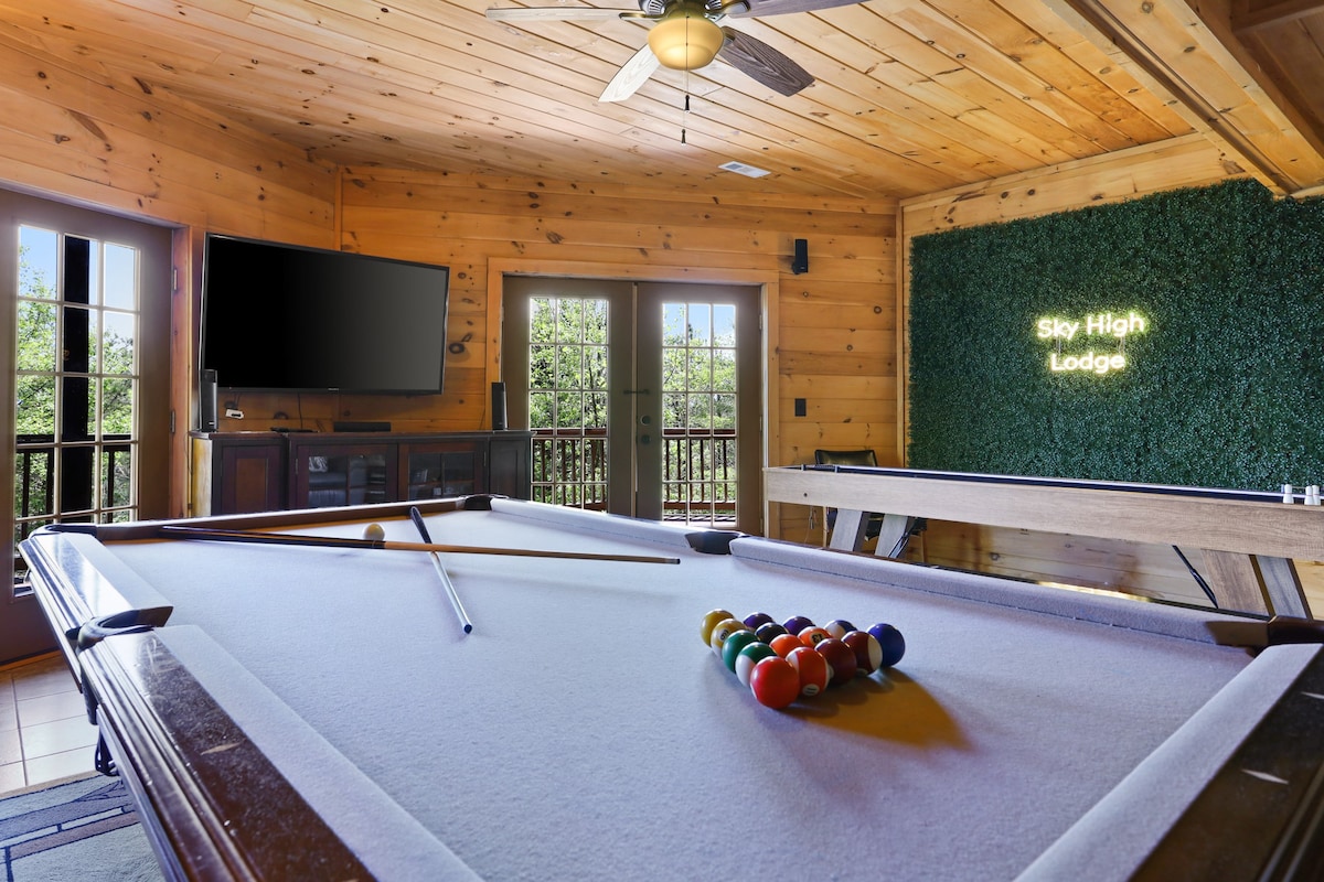 Amazing Views | Game Room | Hot Tub | Lux Cabin