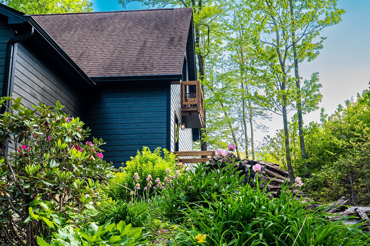 Pisgah Peaks ~ Asheville + Hot Tub VIEWS!