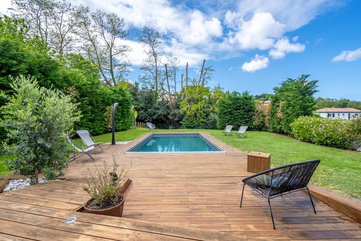 Maison familiale, moderne 4* avec piscine chauffée