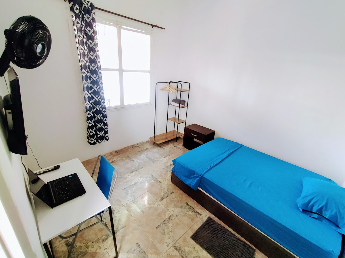 Habitación privada en zona tranquila y segura