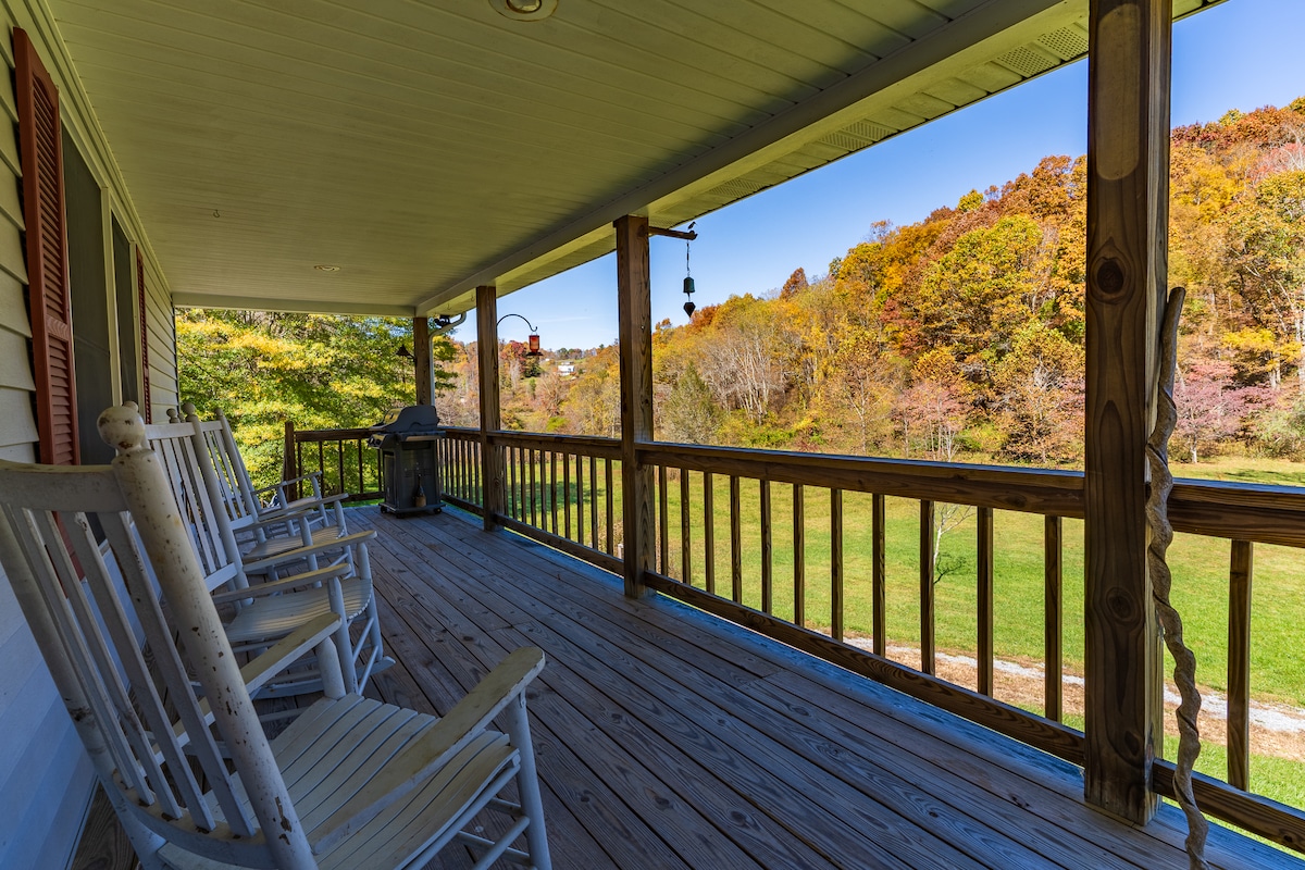 Cozy Creekside Cabin, Fire Pit, & Near New River