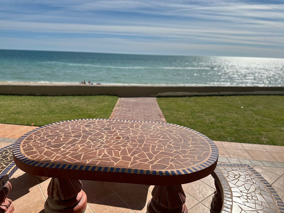 Ocean Front Villa, Las Palmas Resort. (V3)
