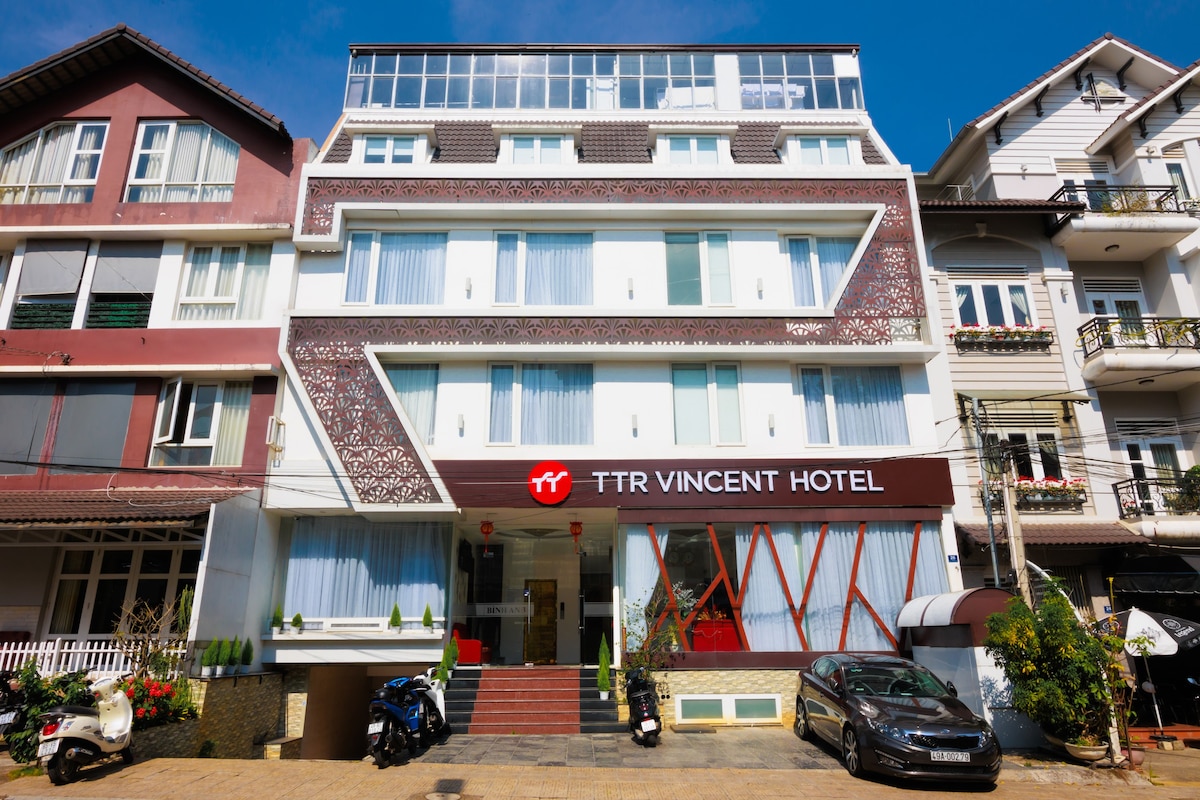 TTR Vincent Hotel - Deluxe Queen Room