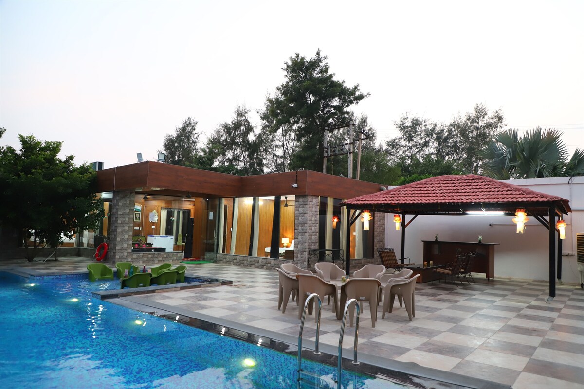 Mannat Farm: 6BR Luxury farm & Pvt Pool Staycation