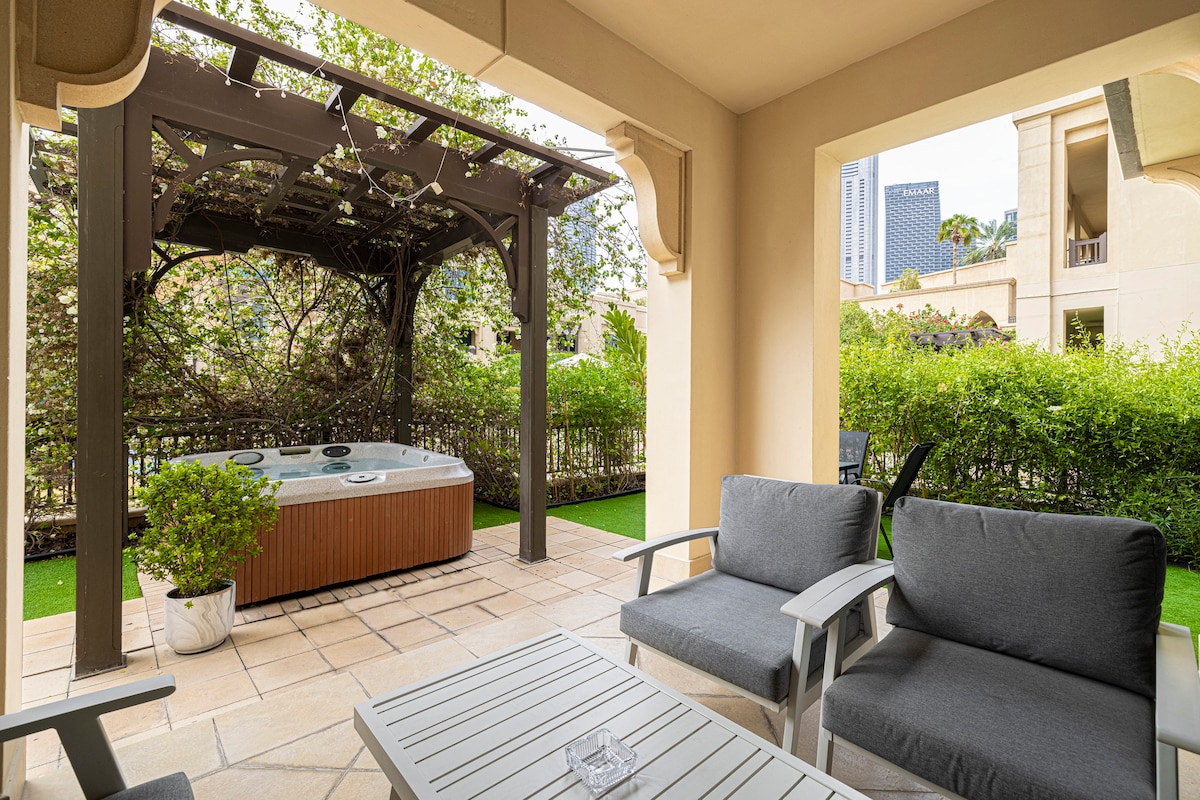 Lush Downtown 2 Bed - Private Terrace