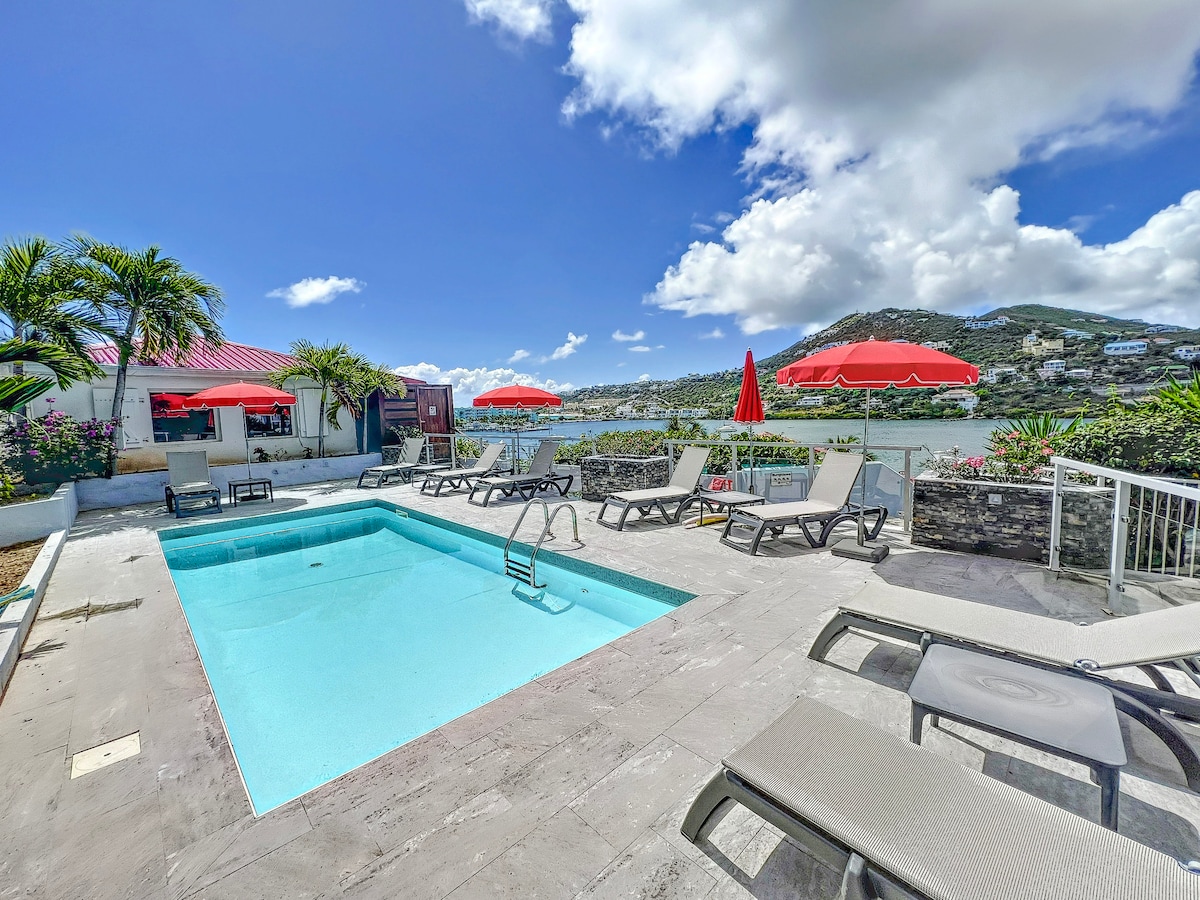 The View, piscine, vue mer, balcons d'Oyster Pond